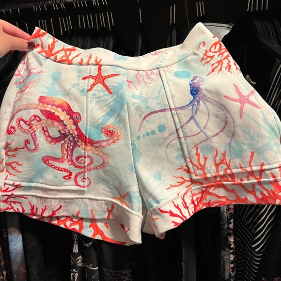 OCTOPUS'S GARDEN WHITE CUFFED SHORTS - LIMITED - Picture 7 of 10